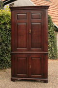 Antiker Eckschrank