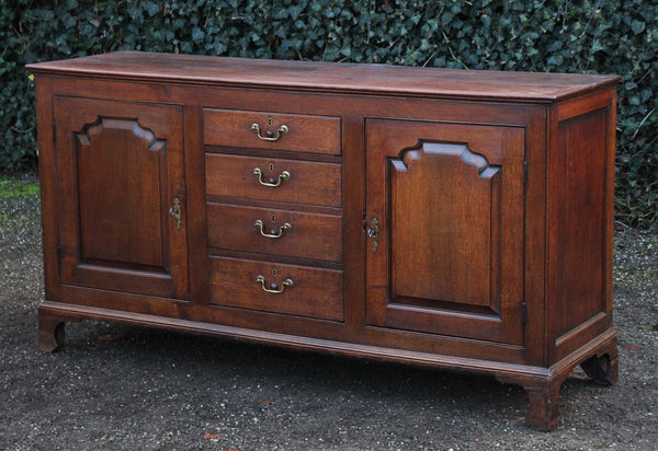 Antikes englisches Sideboard