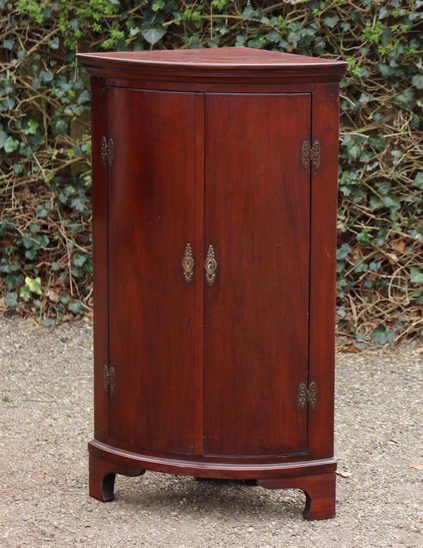 Antiker Eckschrank
