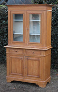 Antike weiße Vitrine