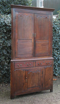 Antiker Eckschrank